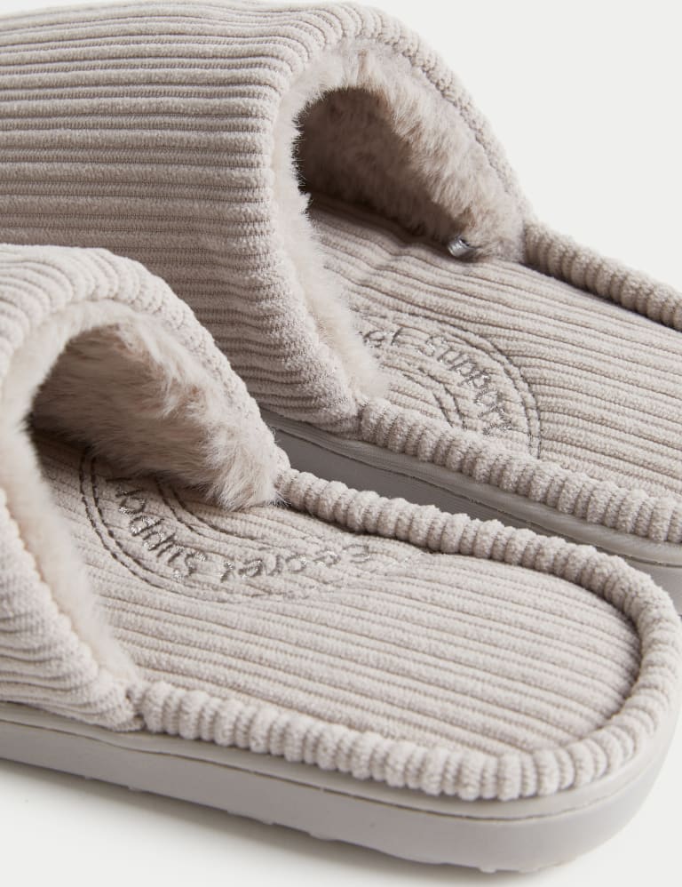 Marks and spencer ladies slippers 2025