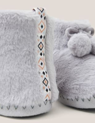 Pom pom slipper store boots