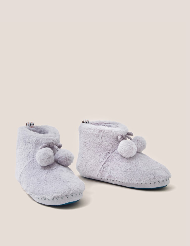 White company boot slippers 2025