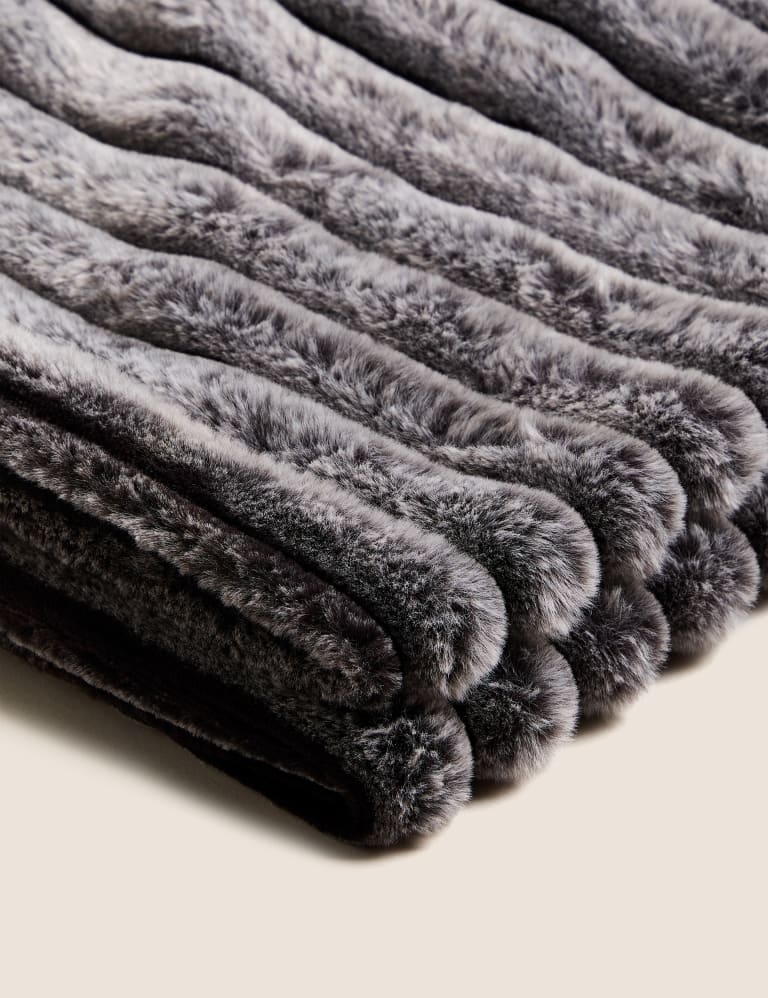 Faux Fur Ribbed Throw