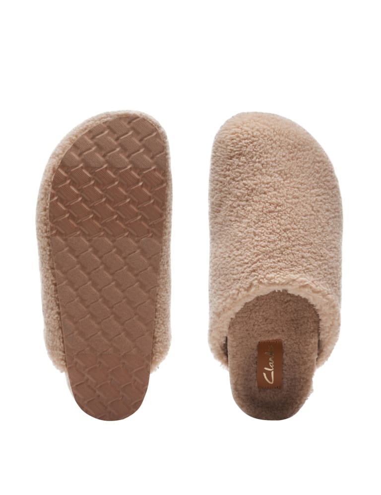 Sheepskin clearance slippers clarks