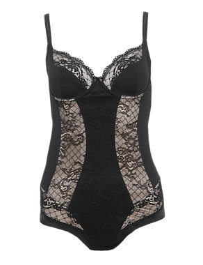 Firm Control Glamour Waist Sculpt™ Lace No VPL B-DD Body Image 2 of 4