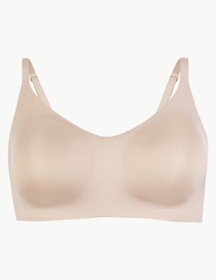 Uniqlo Seamless Bra, Women's Fashion, Undergarments & Loungewear on  Carousell