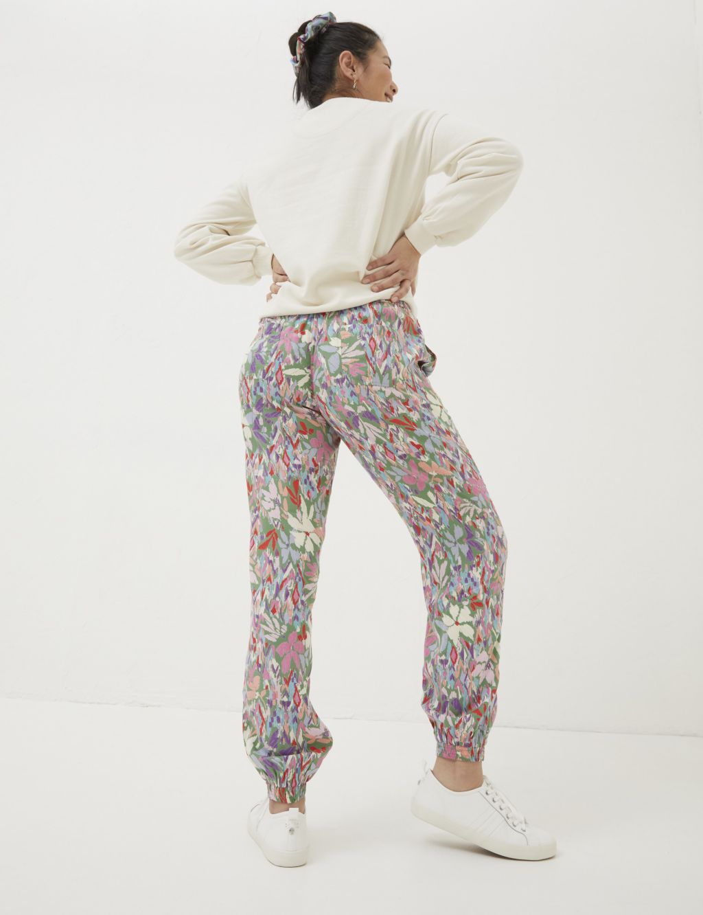 Floral Drawstring Cuffed Trousers 2 of 4