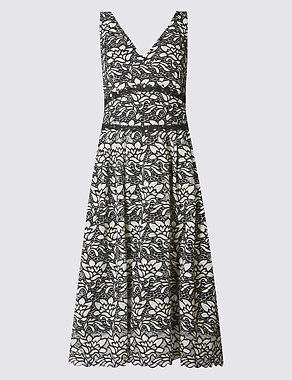 Floral Lace Sleeveless Skater Dress Image 2 of 5