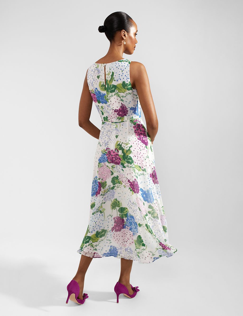 Floral Round Neck Midaxi Waisted Dress 2 of 8