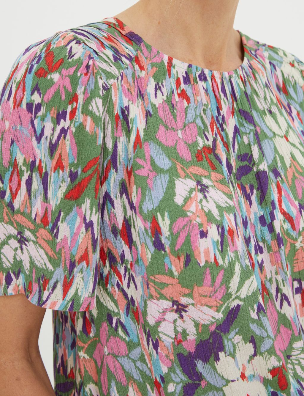 Floral Textured Round Neck Blouse 5 of 6