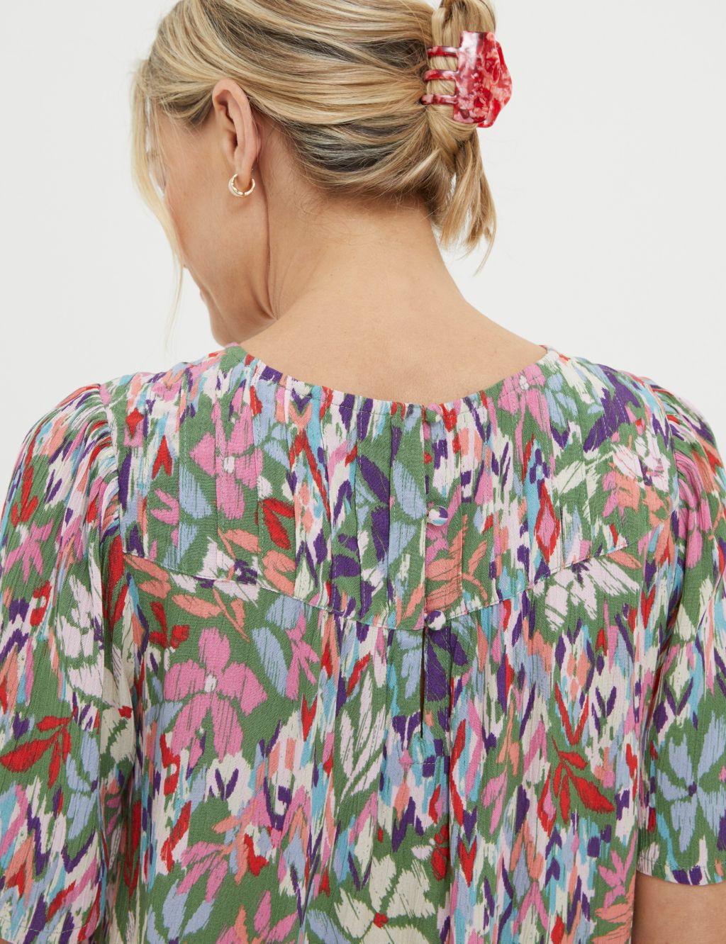 Floral Textured Round Neck Blouse 6 of 6