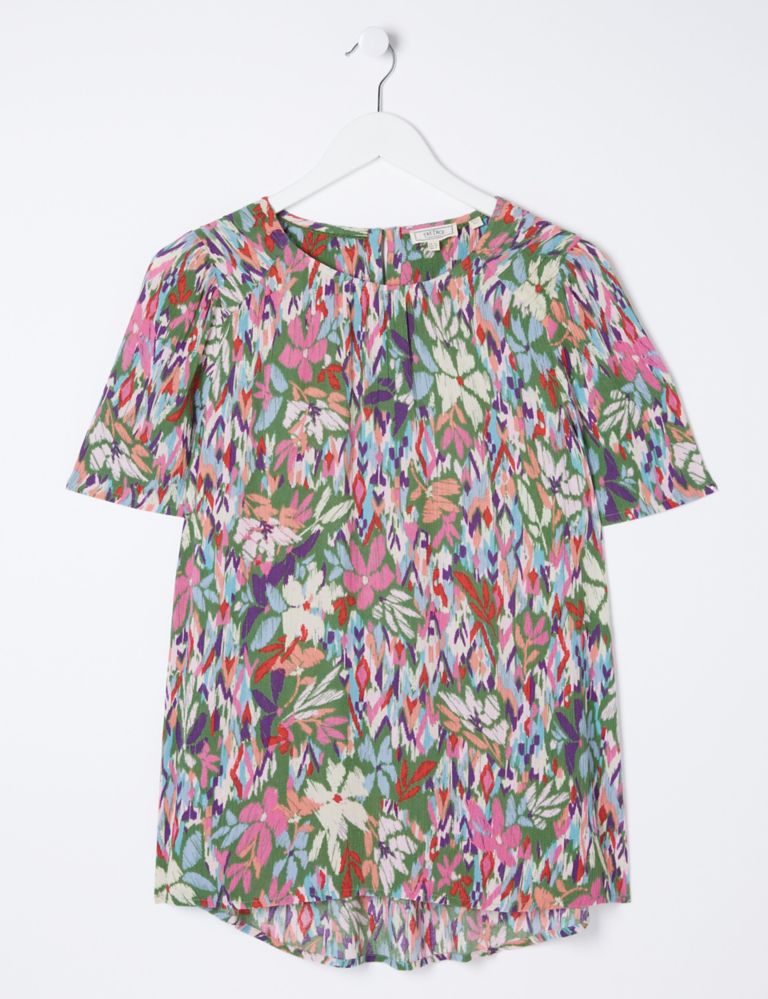 Floral Textured Round Neck Blouse 2 of 6