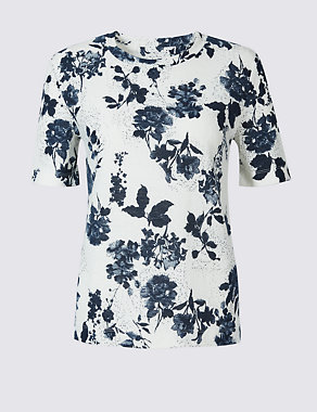 Floral Textured Short Sleeve Top Image 2 of 4