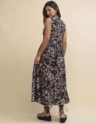 Floral V-Neck Midaxi Waisted Dress with Linen Image 2 of 4