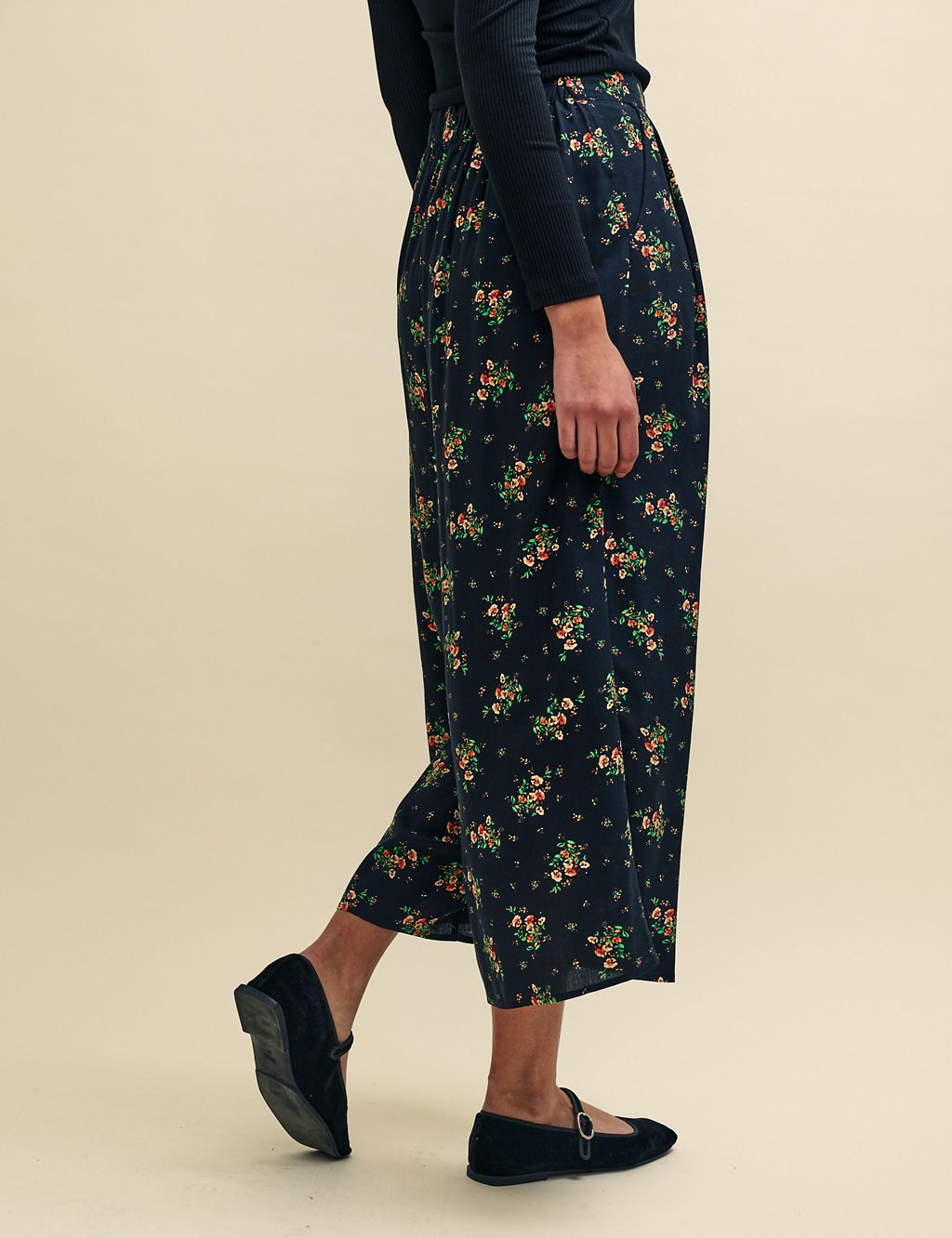 Floral Wide Leg Cropped Trousers 1 of 4