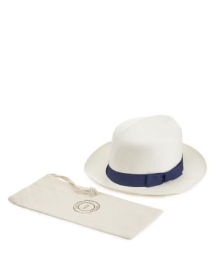 Fold up store panama hat