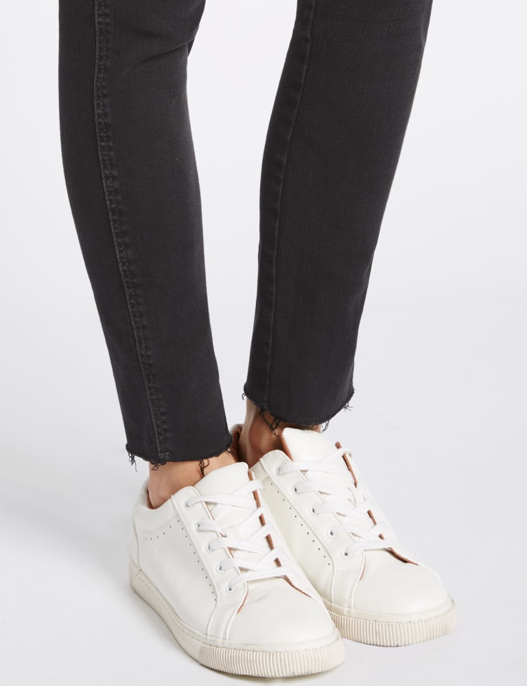 Skinny jeans online with frayed bottom