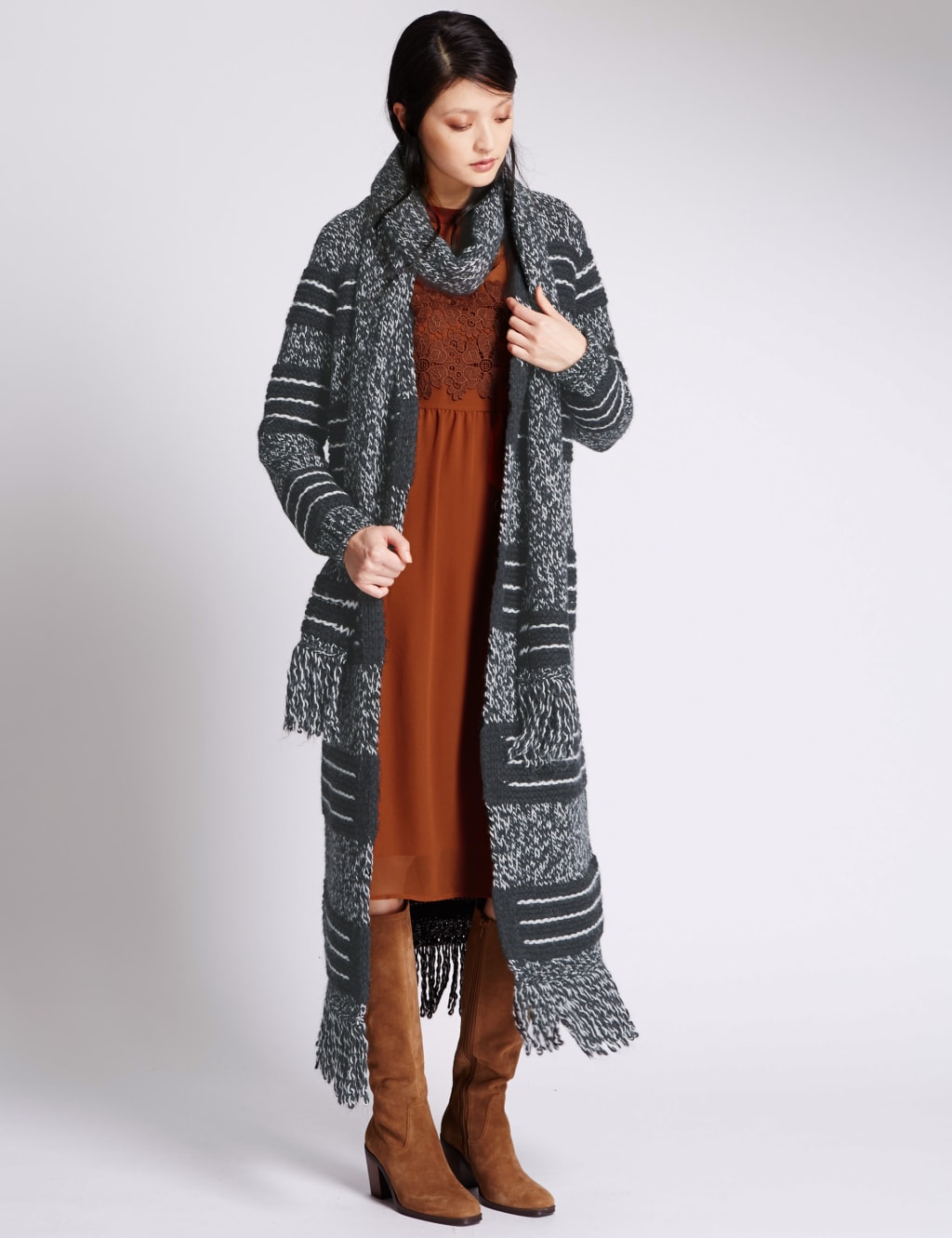 Cardigan with fringe edging outlet
