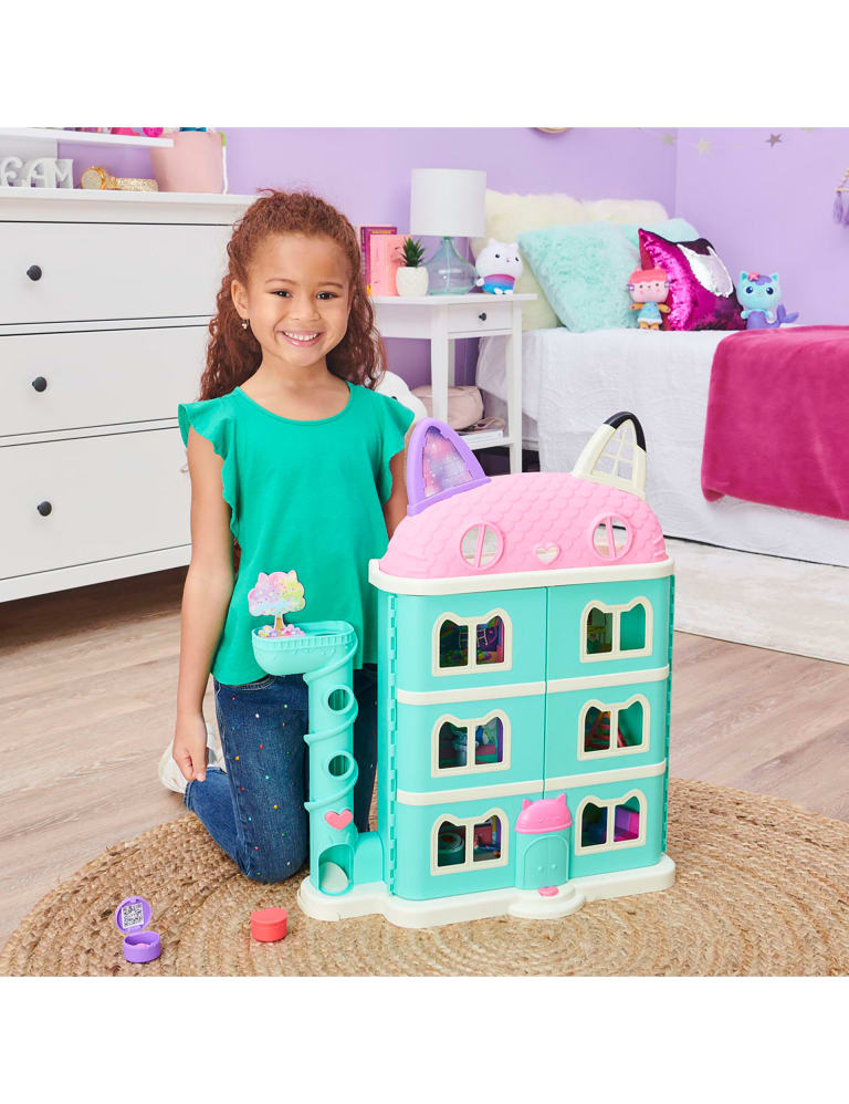 Gabby s Purrfect Dollhouse with Gabby and Pandy Paws Figures 3