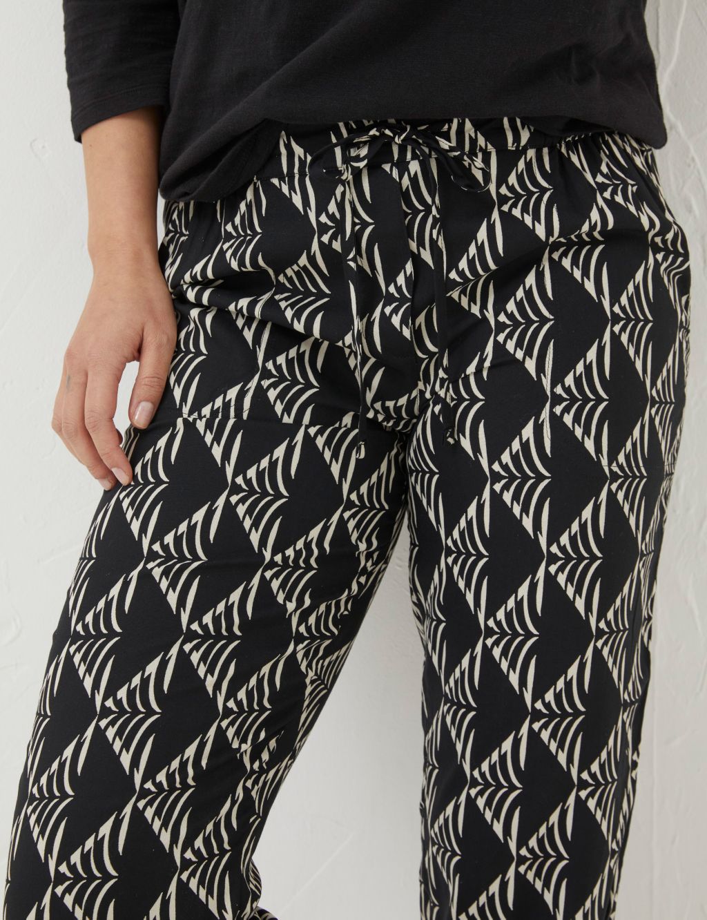 Geometric Drawstring Cuffed Trousers 5 of 5