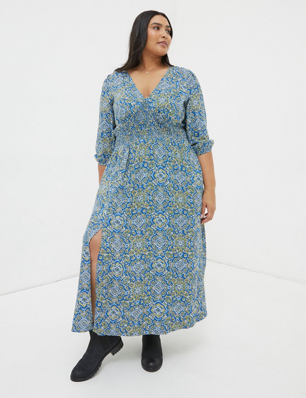 Geometric V-Neck Shirred Midi Waisted Dress 5 of 7