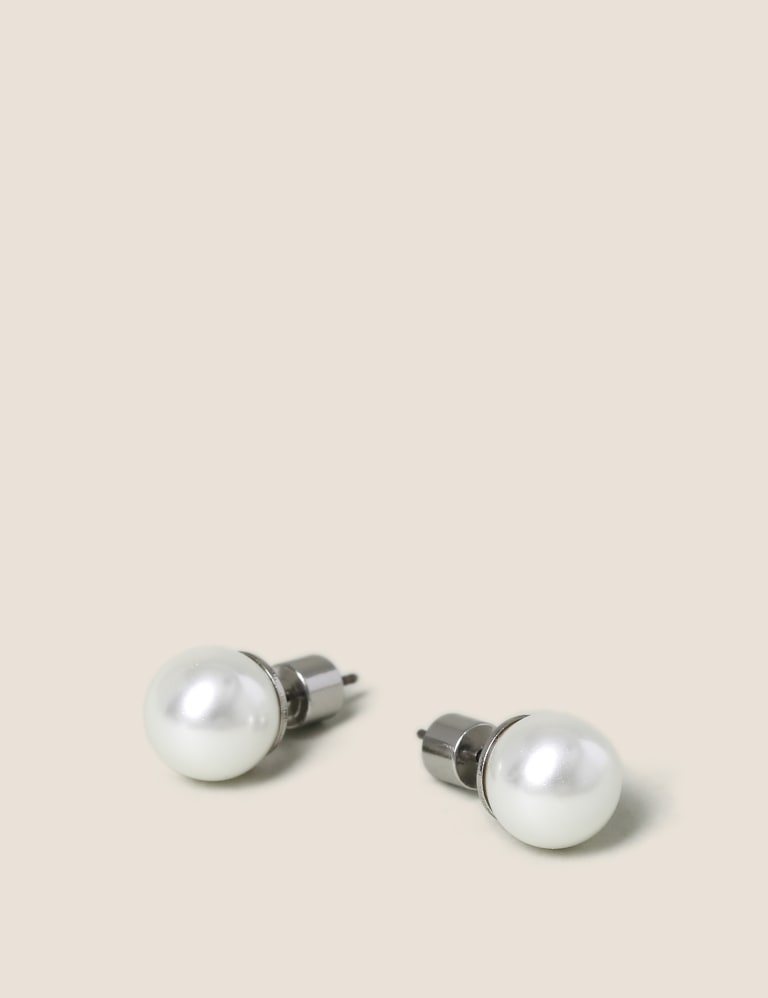Glass Pearl Stud Earrings