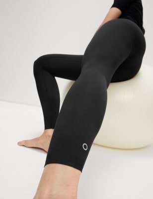 Alo Yoga Leggings (M), Women's Fashion, Activewear on Carousell