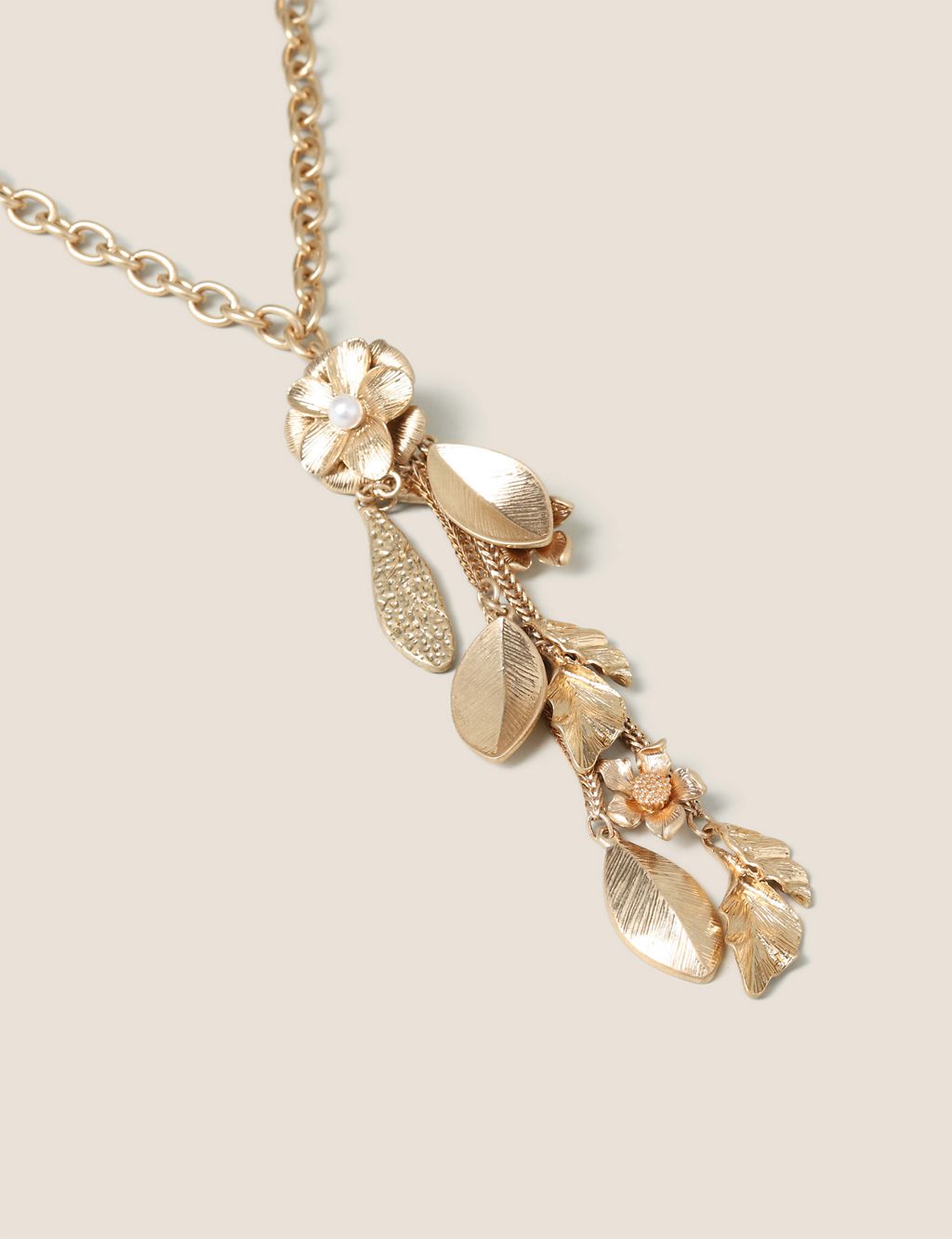 Gold Flower Chain Necklace 2 of 2