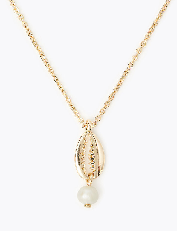 Gold Shell Shape Necklace Image 1 of 2