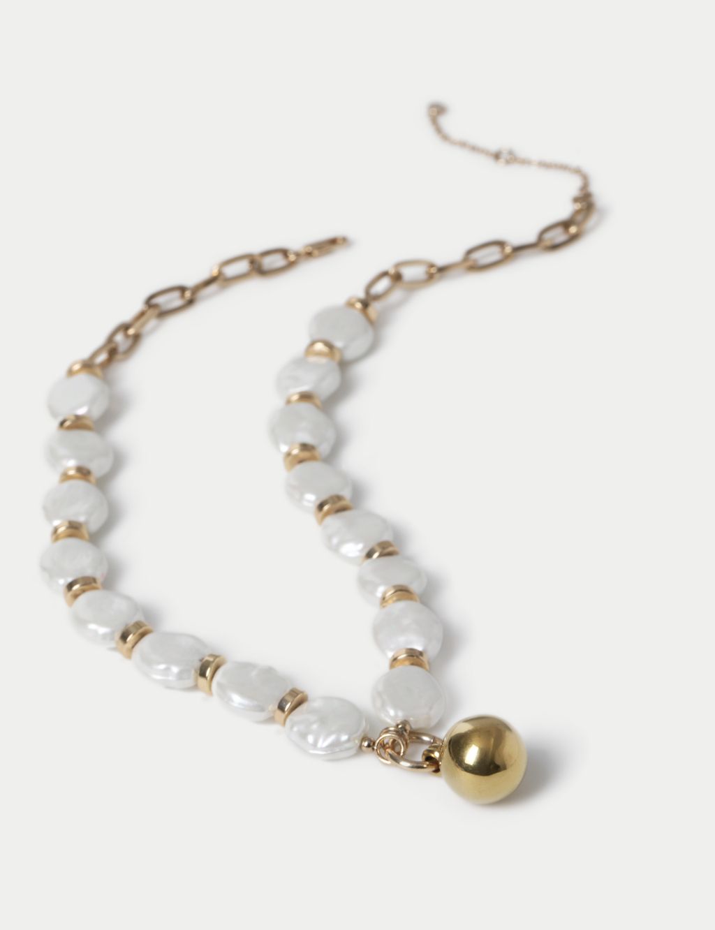 Gold Tone Pearl Necklace 2 of 3