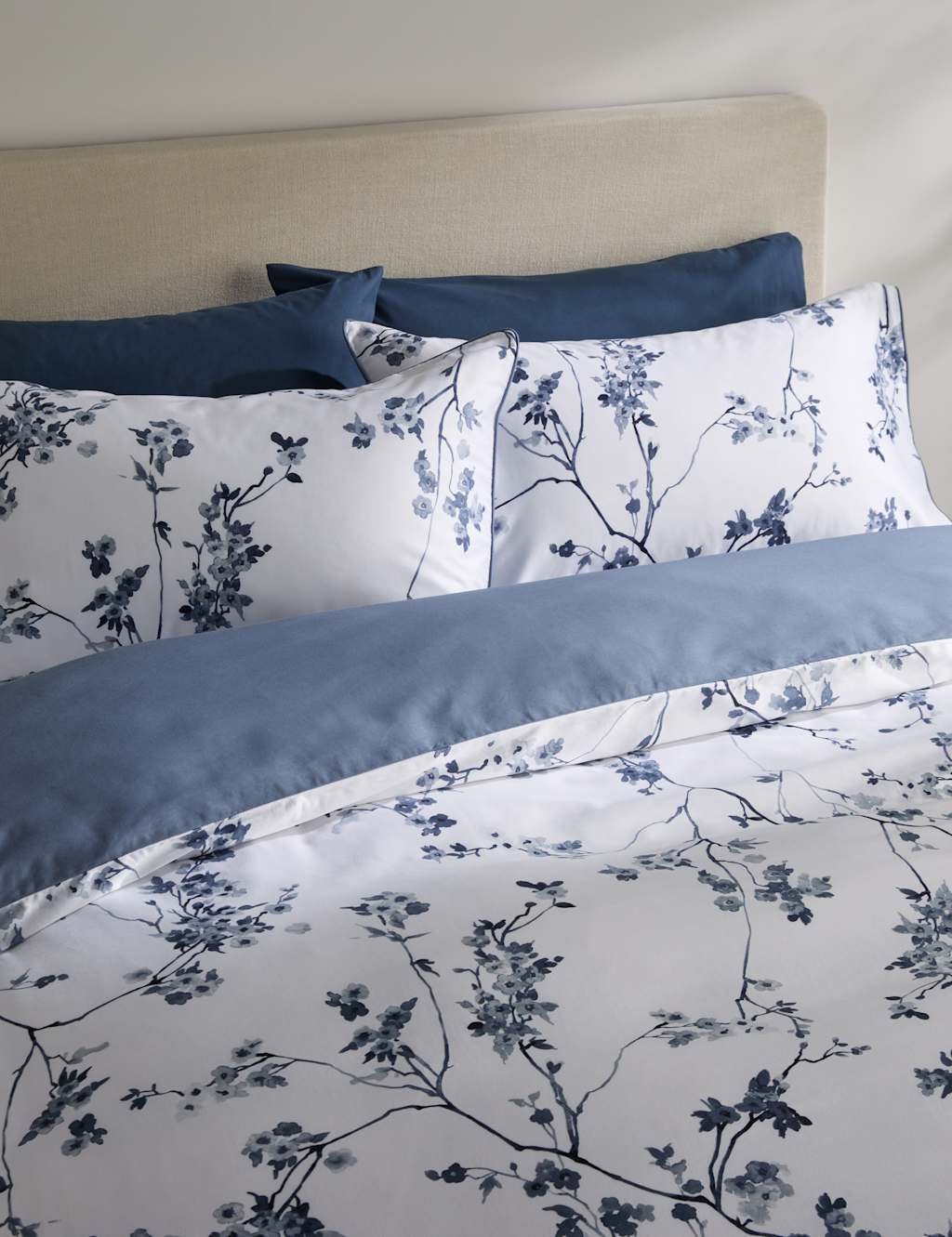 Travel cot bedding best sale tesco