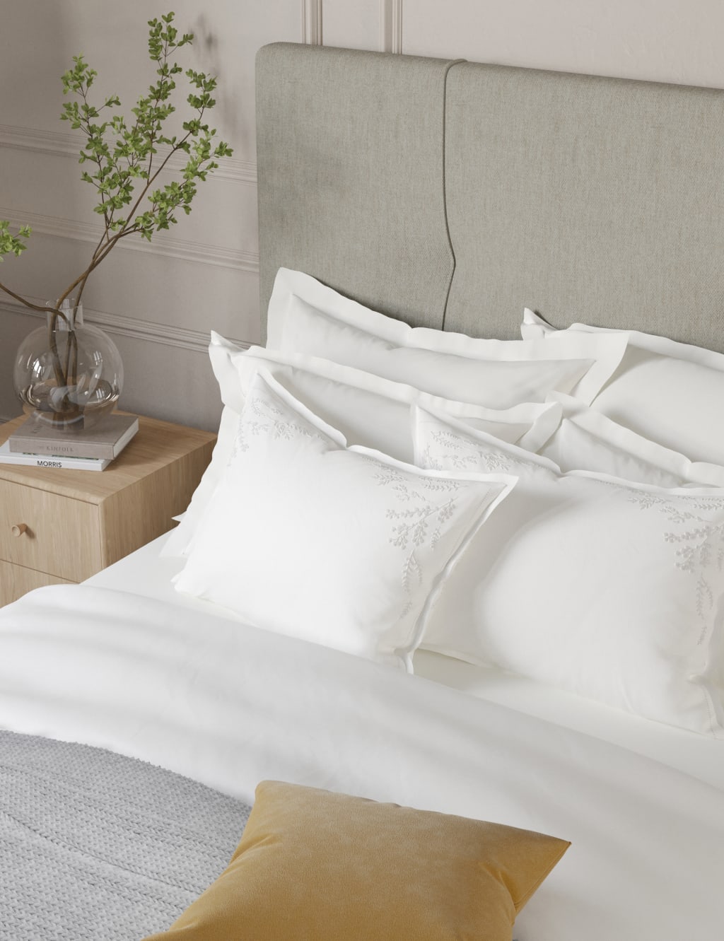 Rose-Ella Sateen Embroidered Bedding Set image 3