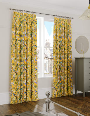 

M&S Collection Cortinas térmicas con plisado de lápiz de terciopelo con diseño de aves primaverales - Ochre, Ochre