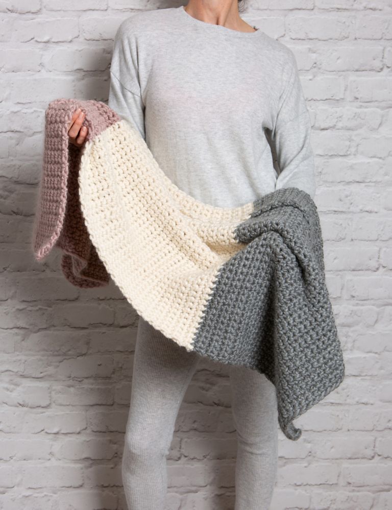 Hannah's Blanket Crochet Kit 3 of 4