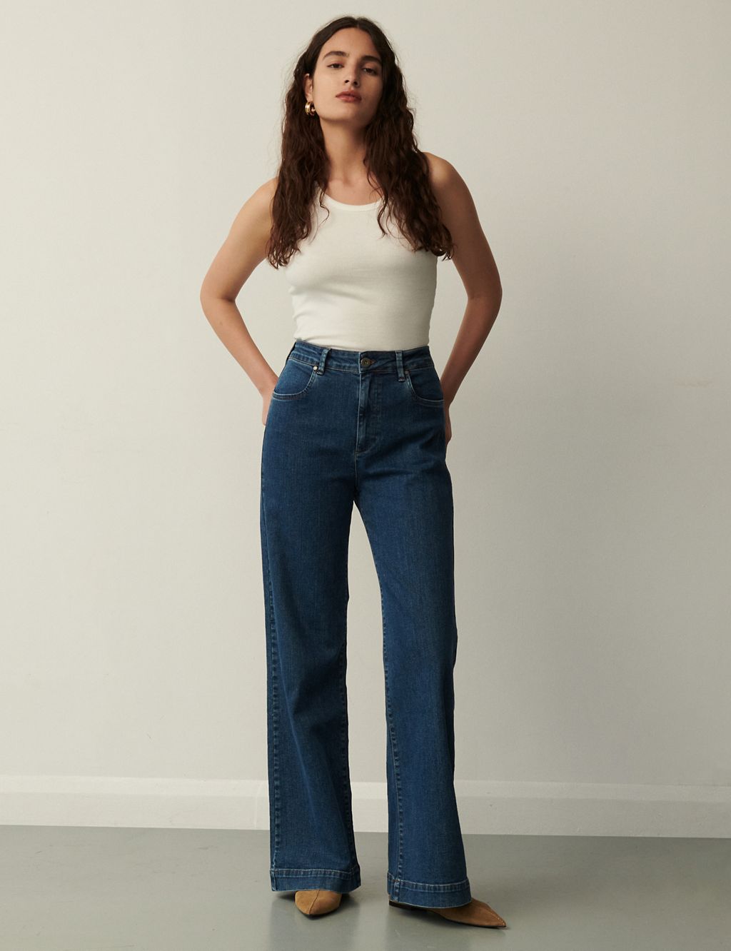 High Waisted Flared Jeans 1 of 4