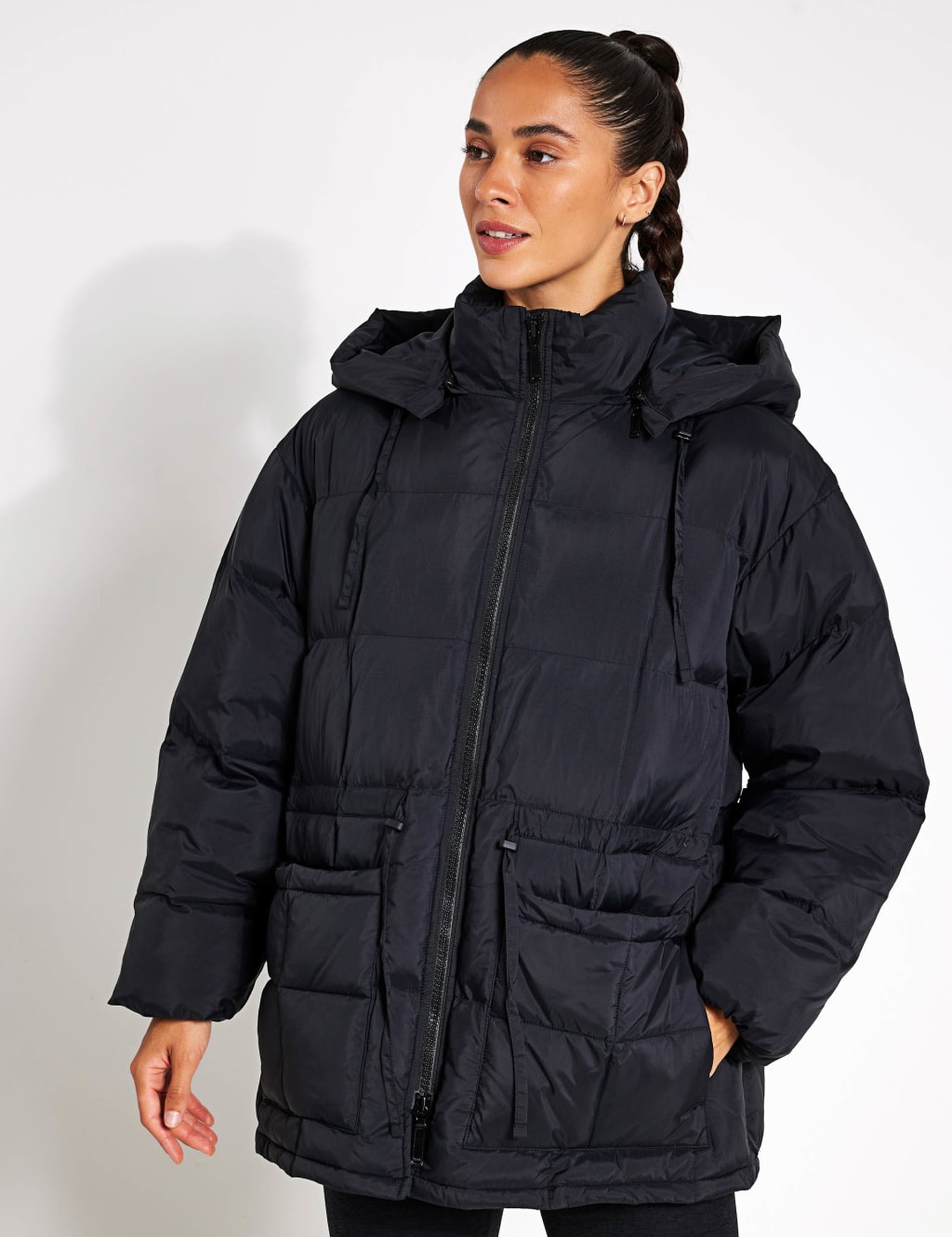 Zipped puffer jacket with a funnel collar clearance