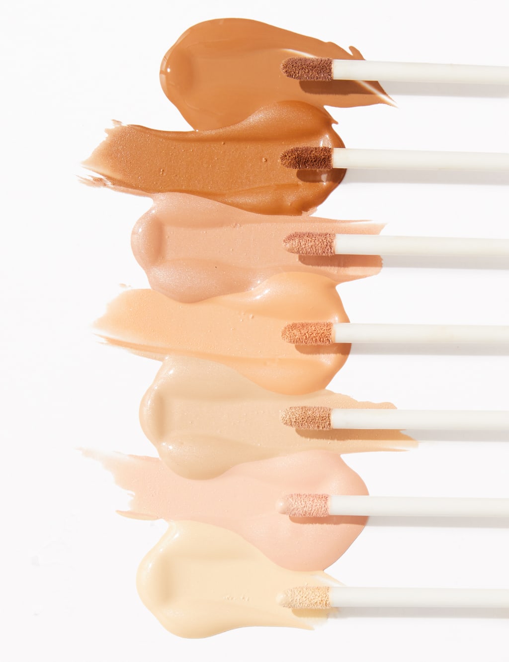 Hydrating Concealer 7ml 1 of 9