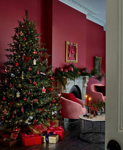 How to Decorate Your Tree for Christmas 2022 | M&S US