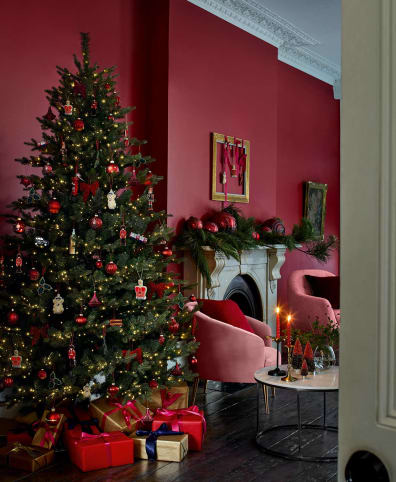 Red Christmas Tree Ideas and This Year's Christmas Living Room