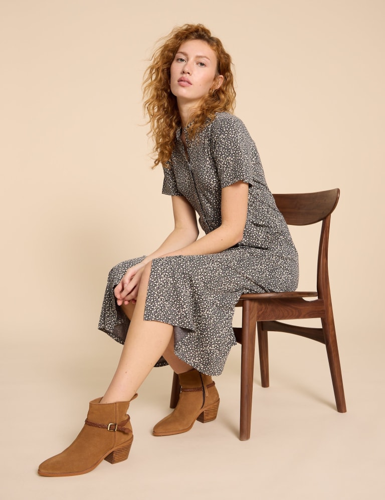 Jersey dress and boots shop