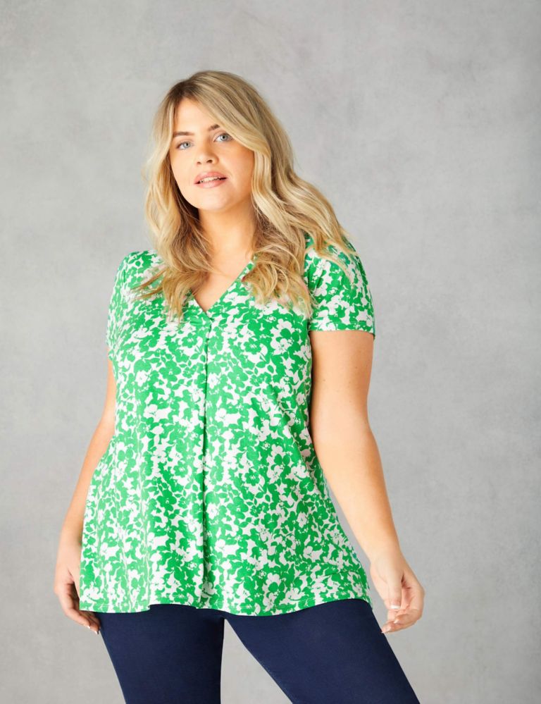 Jersey Printed V-Neck Pleat Front Top 4 of 6