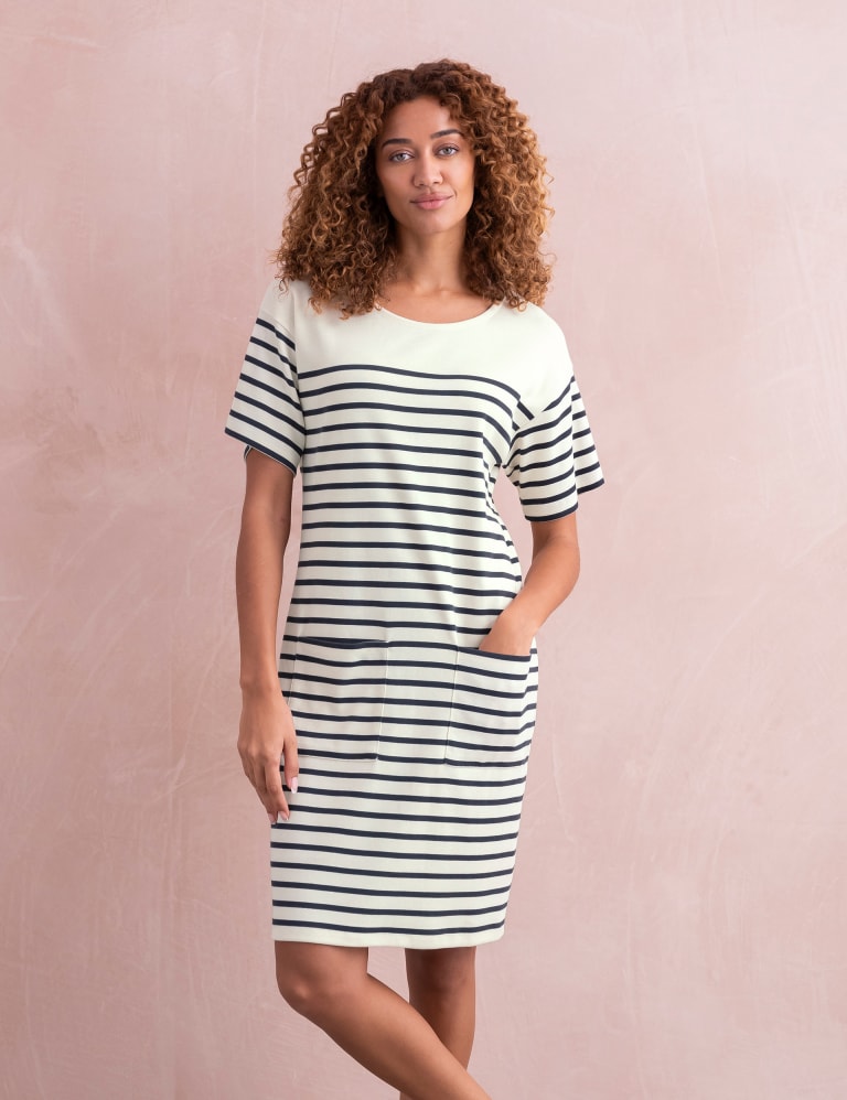 Knee length t shirt store dress