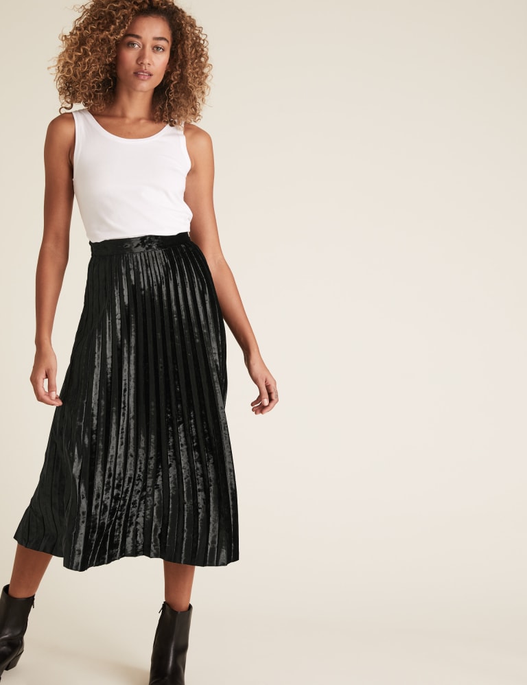 Black velvet cheap pleated skirt