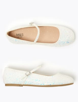 Kids shop white pumps