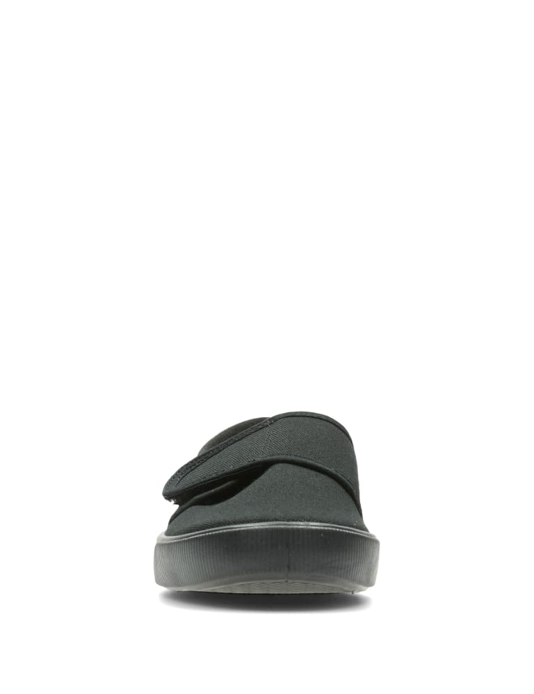 Kids Canvas Riptape Plimsolls 7 Small 5 Large CLARKS M S