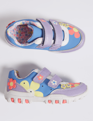 childrens trainers with flashing lights
