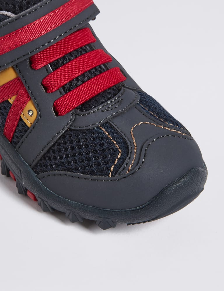 childrens trainers with flashing lights