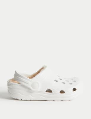 White fuzz discount lined crocs womens