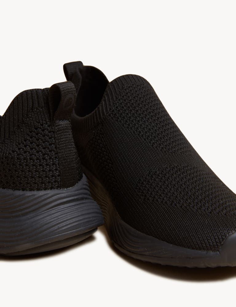 Skechers go strike slip on new arrivals