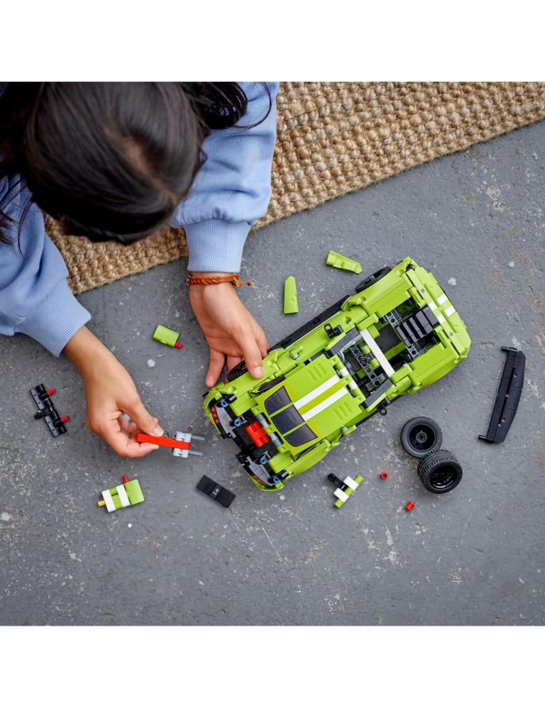 LEGO® Technic Ford Mustang Shelby® (9+Yrs) 4 of 5