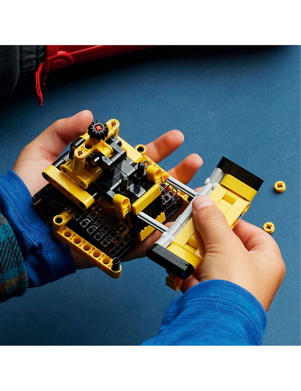 LEGO Technic Heavy-Duty Bulldozer Construction Toy (+7 Yrs) 2 of 4