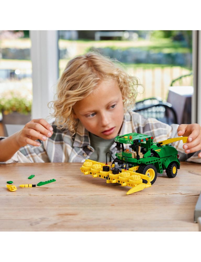 LEGO Technic John Deere 9700 Forage Harvester 42168 (9+ Yrs) 5 of 6