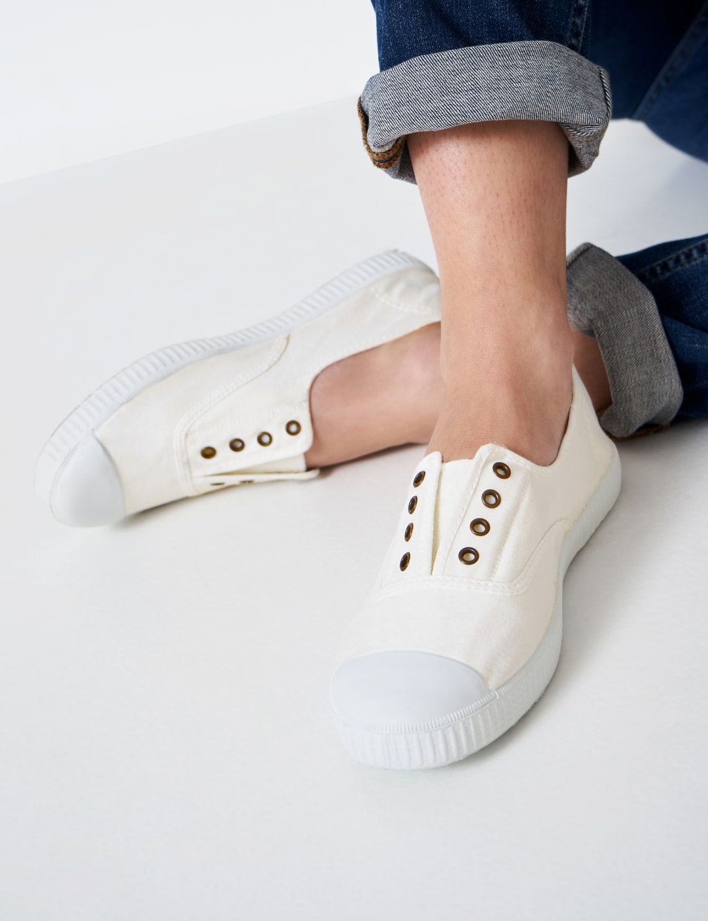 laceless platform trainers